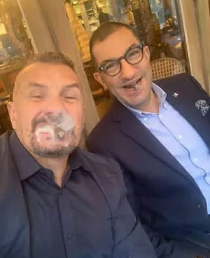 loupgristoh's tweet photo. L'escroc de la sécurité sociale et l'escroc des cagnottes.
 Qui se ressemblent s'assemblent et tout les deux sont du même parti d’extrême droite ... https://t.co/Z7bncb9nqj