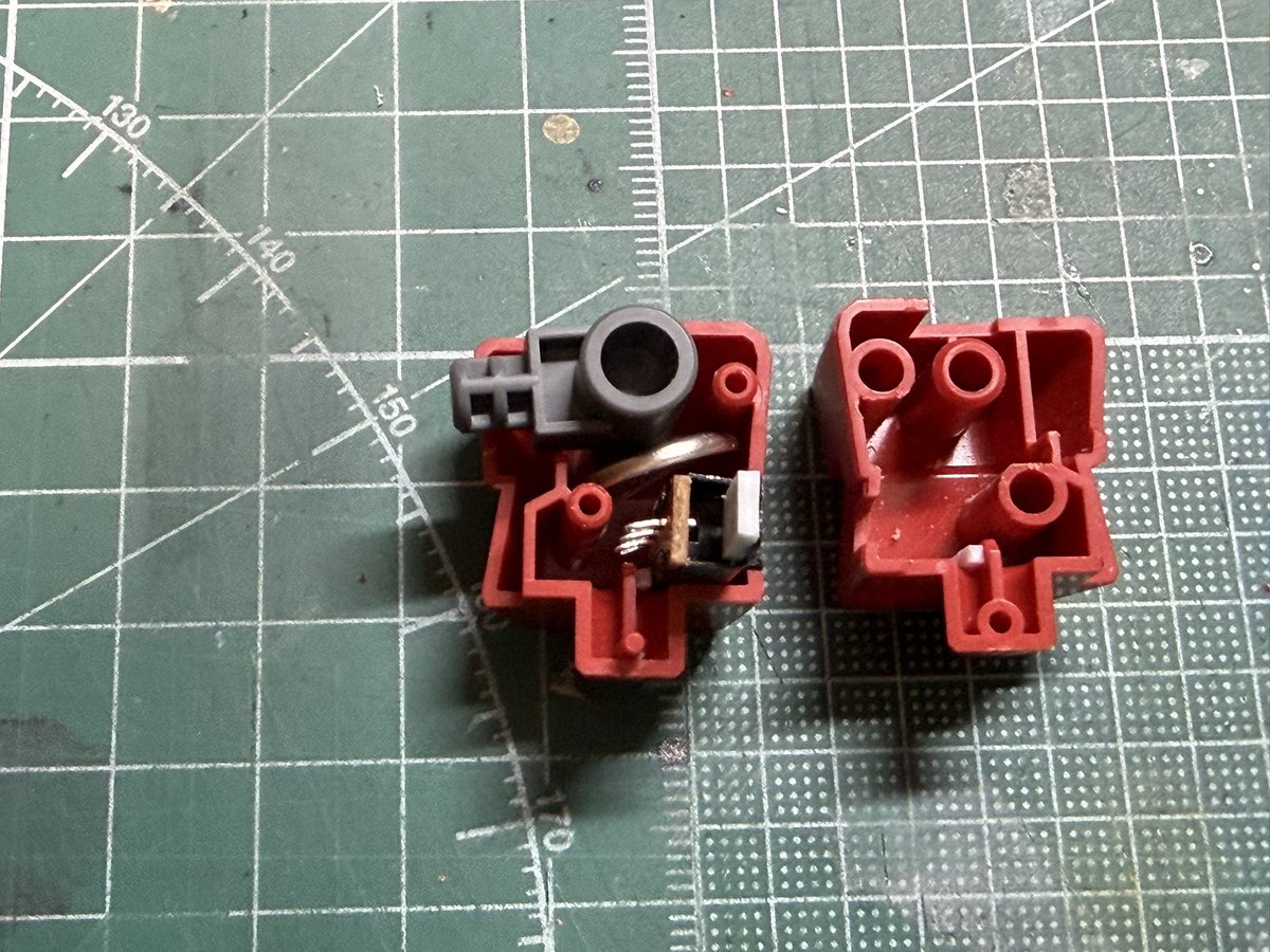 1/144 HGUC238 RX-105Ξガンダム 今夜の作業成果 スライドスイッチを