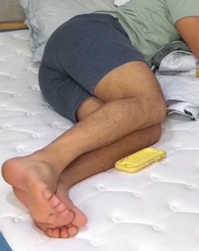 jonas40788's tweet photo. No hay nada más delicioso que despertar y poner la cara sobre todo esto para olerselo y disfrutarselo todo 👅😈😈😈 https://t.co/CUa8wS3PWX