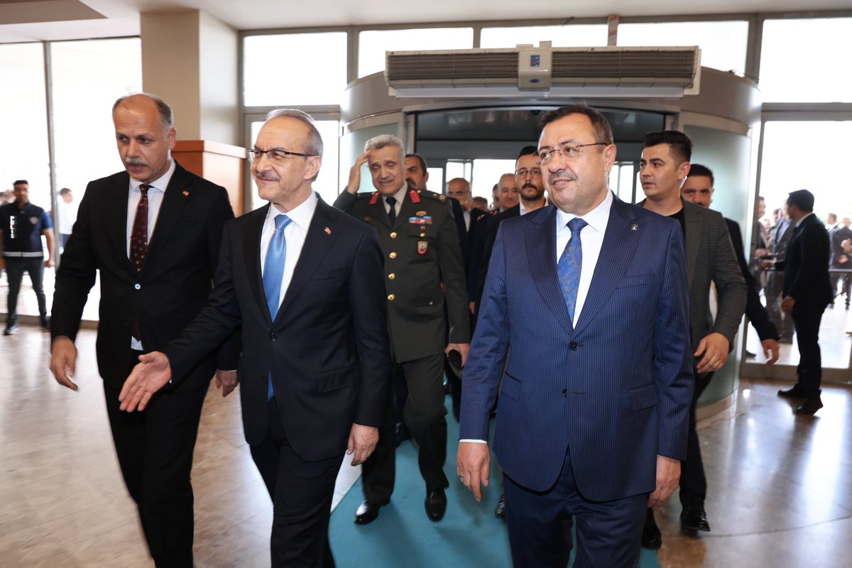 AliBakantr's tweet photo. Malatya Valimiz Sayın Seddar Yavuz’un ev sahipliğinde Nikah Sarayı’nda düzenlenen bayramlaşma programına katılım sağladık.

Birlik, beraberlik ve kardeşlik duygularının pekiştiği bu anlamlı programda hemşehrilerimizle bayram sevincini paylaşmanın mutluluğunu yaşadık.

Bayramın; şehrimize, ülkemize ve tüm İslam âlemine sağlık, huzur ve bereket getirmesini temenni ediyoruz. 🌙🇹🇷