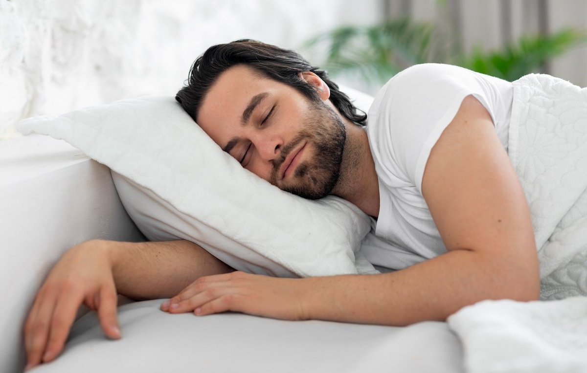 SupplySide's tweet photo. Review finds probiotics improve athletes’ sleep https://t.co/n3TB3j3xpn https://t.co/jBmYk9cCjM