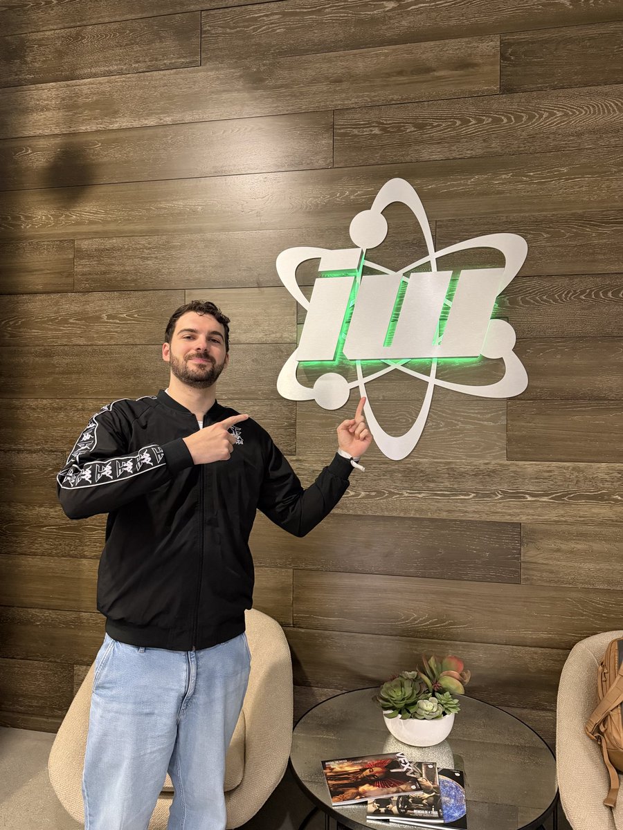 simplyproze's tweet photo. J’ai été invité par @Activision pour jouer à MODERN WARFARE 4 !

J’ai pu tester le jeu directement des studios de @InfinityWard à Los Angeles la semaine dernière.

Je vous ai préparé une vidéo qui résume toute mon expérience :
- mouvement
- gameplay 
- classes 
- armes
- maps
- etc.

J’ai le droit de tout vous dire, donc n’hésitez pas à poser des questions 👀🔥