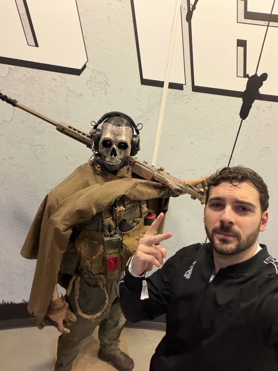 simplyproze's tweet photo. J’ai été invité par @Activision pour jouer à MODERN WARFARE 4 !

J’ai pu tester le jeu directement des studios de @InfinityWard à Los Angeles la semaine dernière.

Je vous ai préparé une vidéo qui résume toute mon expérience :
- mouvement
- gameplay 
- classes 
- armes
- maps
- etc.

J’ai le droit de tout vous dire, donc n’hésitez pas à poser des questions 👀🔥