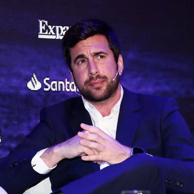 MadridXtra's tweet photo. 🚨 BREAKING: Enrique Riquelme has mentioned TWO players, one is believed to be RODRI. @OndaCero_es https://t.co/rj5BXKjLkn
