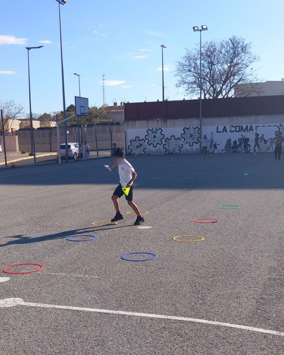 JOVESOLIDES's tweet photo. 🌈Nala, un espacio donde aprender y divertirse van de la mano.

Entre juegos, creatividad, deporte y refuerzo educativo, niños y niñas encuentran una oportunidad para seguir creciendo dentro y fuera del aula. 

HILO 🧵👇

#Nala #DerechosInfancia #Educación #InclusiónSocial #BarrioLaComa #Migraciones #CambioSocial #Juventud