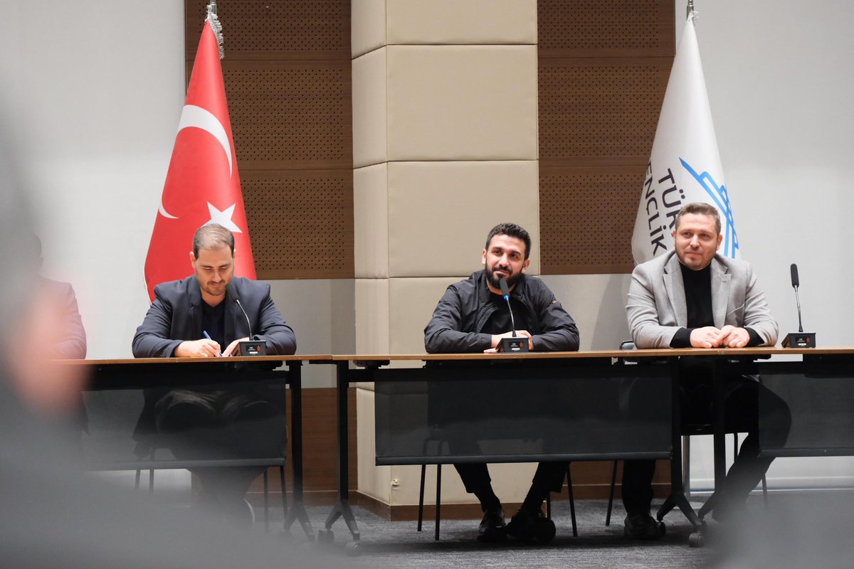 ibrahim_besinci's tweet photo. Gençlik için omuz omuza saf tuttuğumuz, emekleriyle yarınlarımıza değer katan yol arkadaşlarımızın ve bu güzel coşkuyu paylaşan herkesin bayramını kutluyorum. 

Birlik, beraberlik ve kardeşlik içinde yürüyeceğimiz nice güzel bayramlara ulaşmak duasıyla. Bayramımız mübarek olsun. ✨