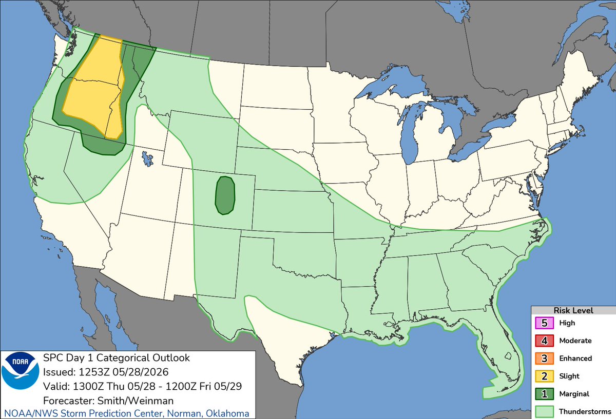 CC_StormWatch's tweet photo. It's quite unusual to see such a threat over the Northwest. The areas east of the Cascades could see damaging winds and perhaps an isolated tornado. #ORwx #WAwx #IDwx https://t.co/8WnhmJjl3I