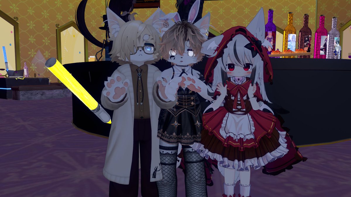 Welding_demon's tweet photo. #オネエケモノBAR狼娘 の1周年特別営業に行ってきた
1周年＆メンバー１０００人達成本当におめでとうございます🥳
オネエ達のカラオケステージもすごかった
狼娘の歌姫ことゆうなぎちゃんの歌声がかわいかったなあ✨
これからの更なる発展をお祈りしています

#VRChat https://t.co/PJykUXtngN