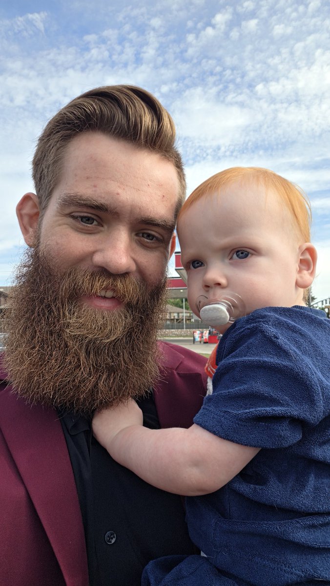 DaddyMemesOG's tweet photo. Mornings with one of my 3 best friends Ozias 💚 https://t.co/eix7p39e2N