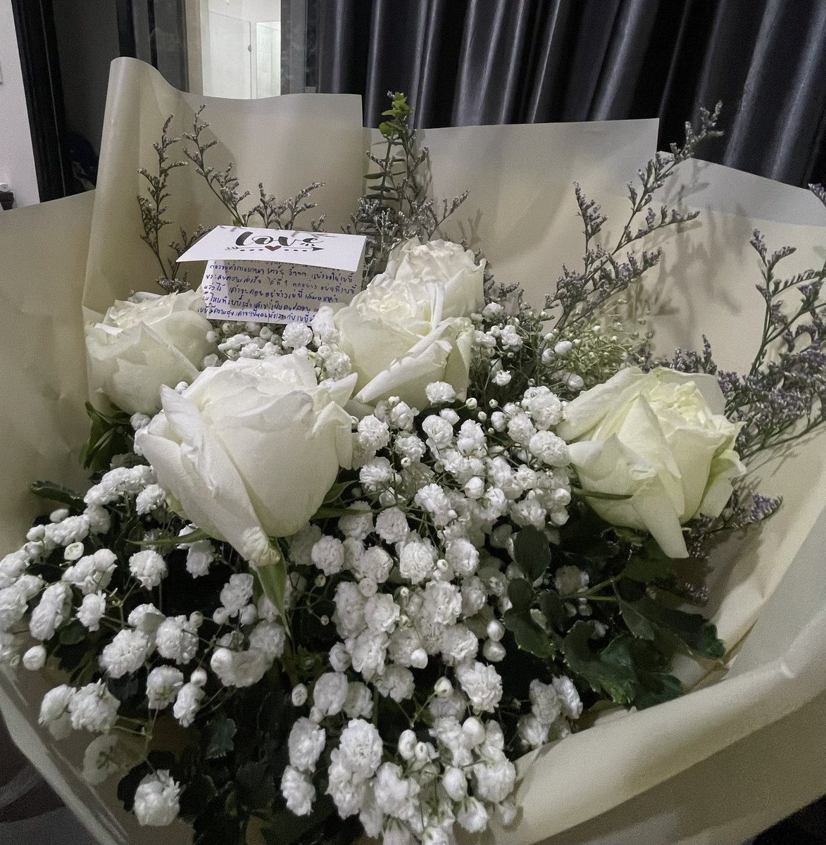 biboo222222's tweet photo. รณรงค์ให้ชายไทยซื้อดอกไม้ให้ผู้หญิงบ่อยๆ🤎 https://t.co/pphYfpIHYF