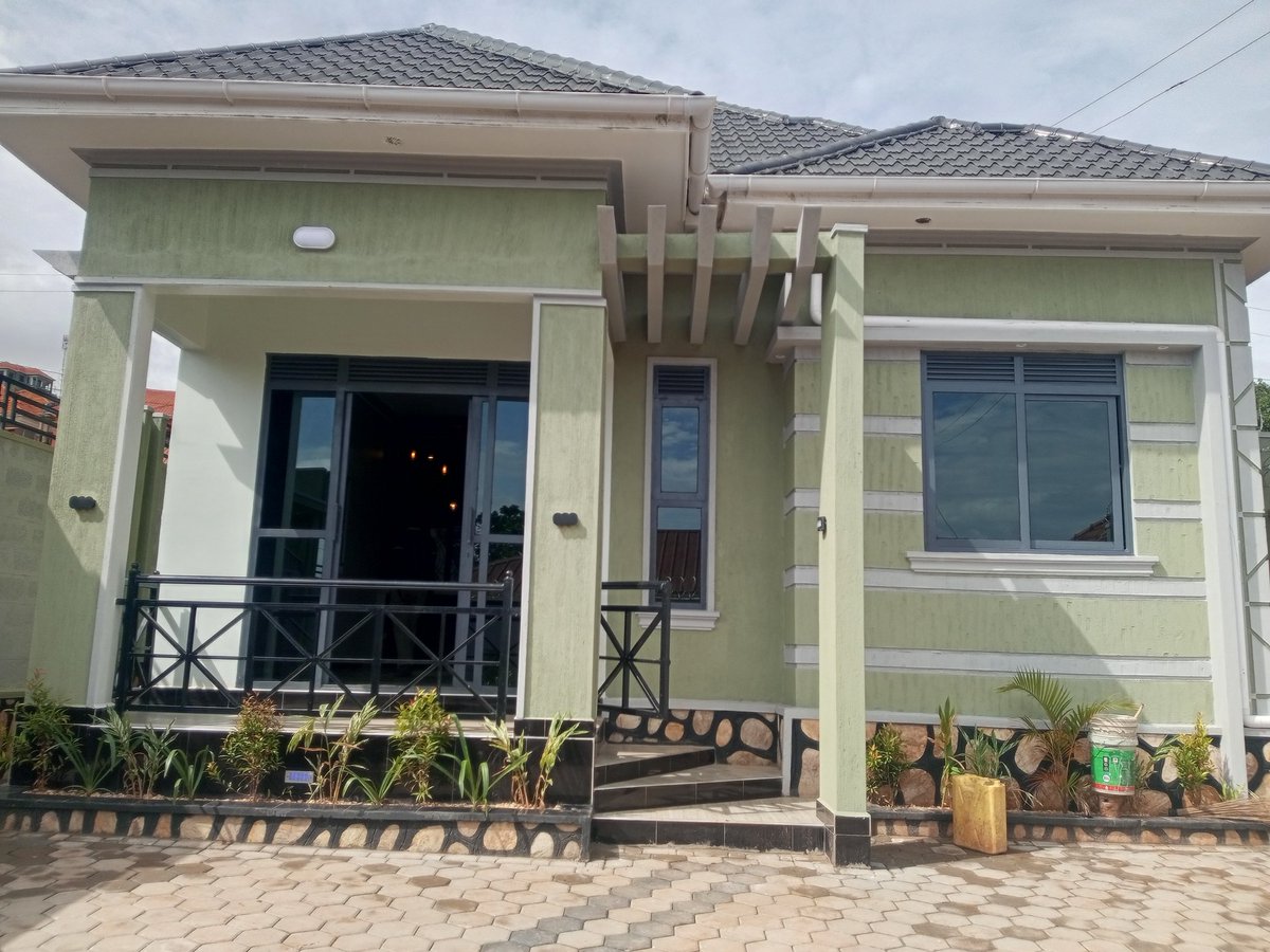 shukranproperty's tweet photo. HOUSE FOR SALE IN SEGUKU KATALE
Located in the quiet, developing neighborhood of Seguku Katale
3 bedrooms, sitting room, dining area, modern kitchen, 2 bathrooms, and a spacious compound with parking for 3 cars.
Priced at UGX #240M
0706592177 https://t.co/0Of2BDS94o