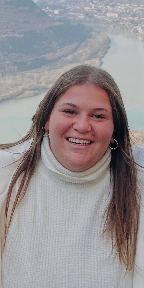 MonicaLaredo2's tweet photo. 🇮🇱 Permitido para publicar:
💔O nome da soldado morta das FDI, cuja família foi notificada, foi autorizado para publicação:  
A Sargento Rotem Yanai, de 20 anos, de Givat Ada, uma oficial não comissionada de serviços de pessoal no Batalhão Rotem (435), Brigada Givati, caiu no cumprimento do dever durante uma atividade operacional no norte de Israel.
Ela é a primeira soldado feminina a morrer em combate na atual guerra contra o grupo terrorista Hezbollah.  

🕯Que a tua memória seja abençoada para sempre 💔
