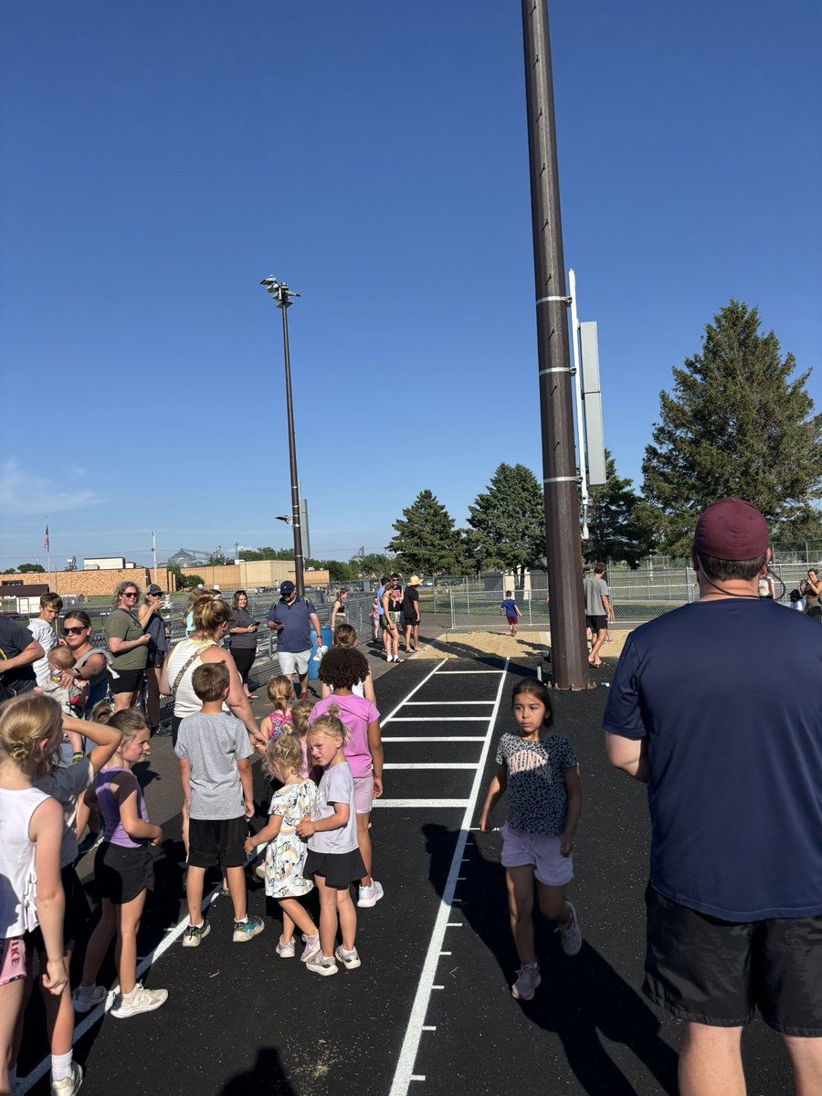 MrHoth2's tweet photo. Last night’s Youth Track Meet was a success.☀️ and FUN!

Over 100 kids ages 12 and under competed in mini hurdles, 100, 400, long jump, weight throw, and high jump! 😁

#TigerPride https://t.co/P9L09920vS