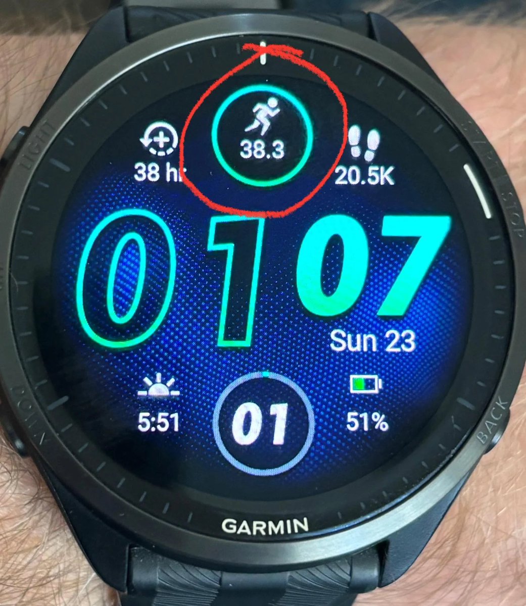 bakhsh_reda's tweet photo. لمحترفي رياضة المشي و الجري .. كم هي مسافتك الأسبوعية او ما يُعرف بال Weekly Mileage !؟ 

الرياضة عبارة عن جرعة نشاط علاجية .. 
استهداف مسافة أسبوعية مقسمة على ٣-٤ تمارين هو افضل طريقة للحفاظ على مستواك على المدى البعيد .. بعض الساعات مثل قارمين تكتبها لك على واجهة الساعة .. و بعض الساعات تضعها خطة لك في التطبيق .. 

إذا كان تمرينك ٥ كيلو ٤ مرات .. مسافتك الأسبوعية ٢٠ كيلو .. 
إذا كان تمرينك ١٠ كيلو ٥ مرات .. مسافتك الأسبوعيه ٥٠ كيلو .. 

بحسب هدفك من التمرين تستطيع تعديل مسافتك الأسبوعية مع المحافظة على فترات تشافي بحسب شدة التمرين .. 

كم مسافتك الأسبوعية !؟