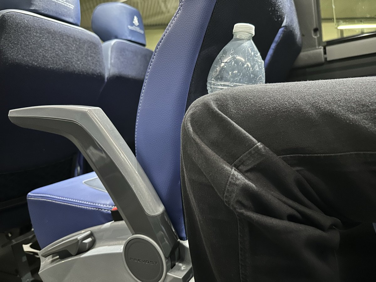 marvelgd's tweet photo. These newer @GreyhoundBus buses have nicer seats but even worse leg room than before. This is gonna be a rough 8 hours 😭 #tallpeopleproblems https://t.co/uSj1lnMiPt