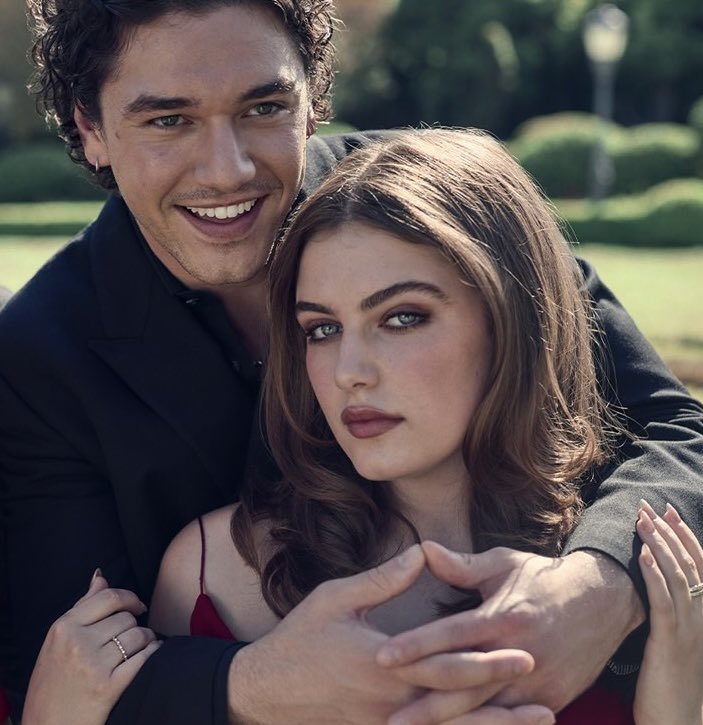 ellabrightbra's tweet photo. FACE CARD! Ella Bright e Belmont Cameli como Hannah &amp; Garrett para a promoção de ‘Off Campus.’ https://t.co/2hLezAC8Nu