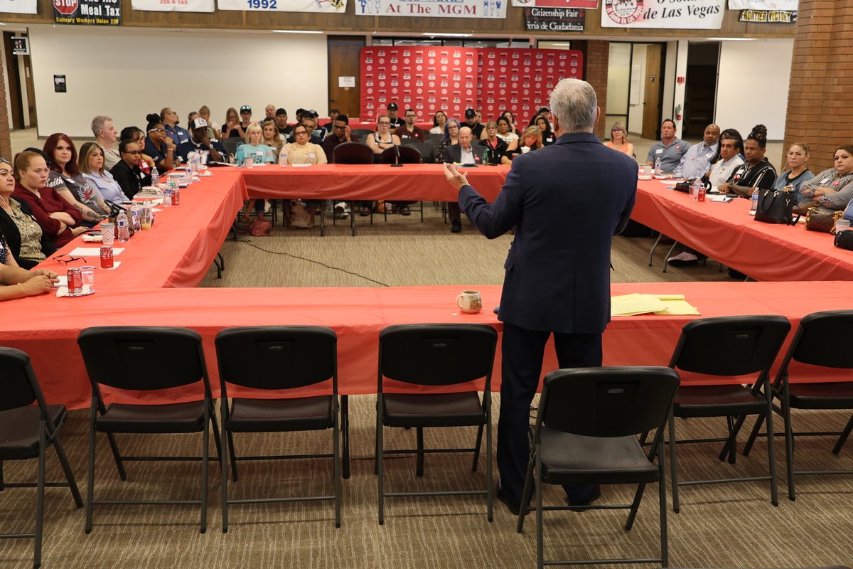 TedP226's tweet photo. Palms Resort Casino negotiating committee began Big Table negotiations this week. Workers are ready to do the work to win the best contract EVER that includes: Fair wages increases, job security, union benefits, and more! https://t.co/zcFDG44OR3