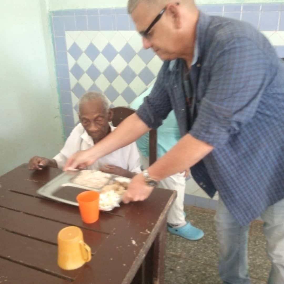 dmsmdga's tweet photo. #CubaPorLaVida y muestra de ello es la acostumbrada atención que brinda la Empresa Genética del municipio a los abuelos del Hogar de Ancianos Domingo Gonzalez #Mayabeque https://t.co/PbFOmDWgRs