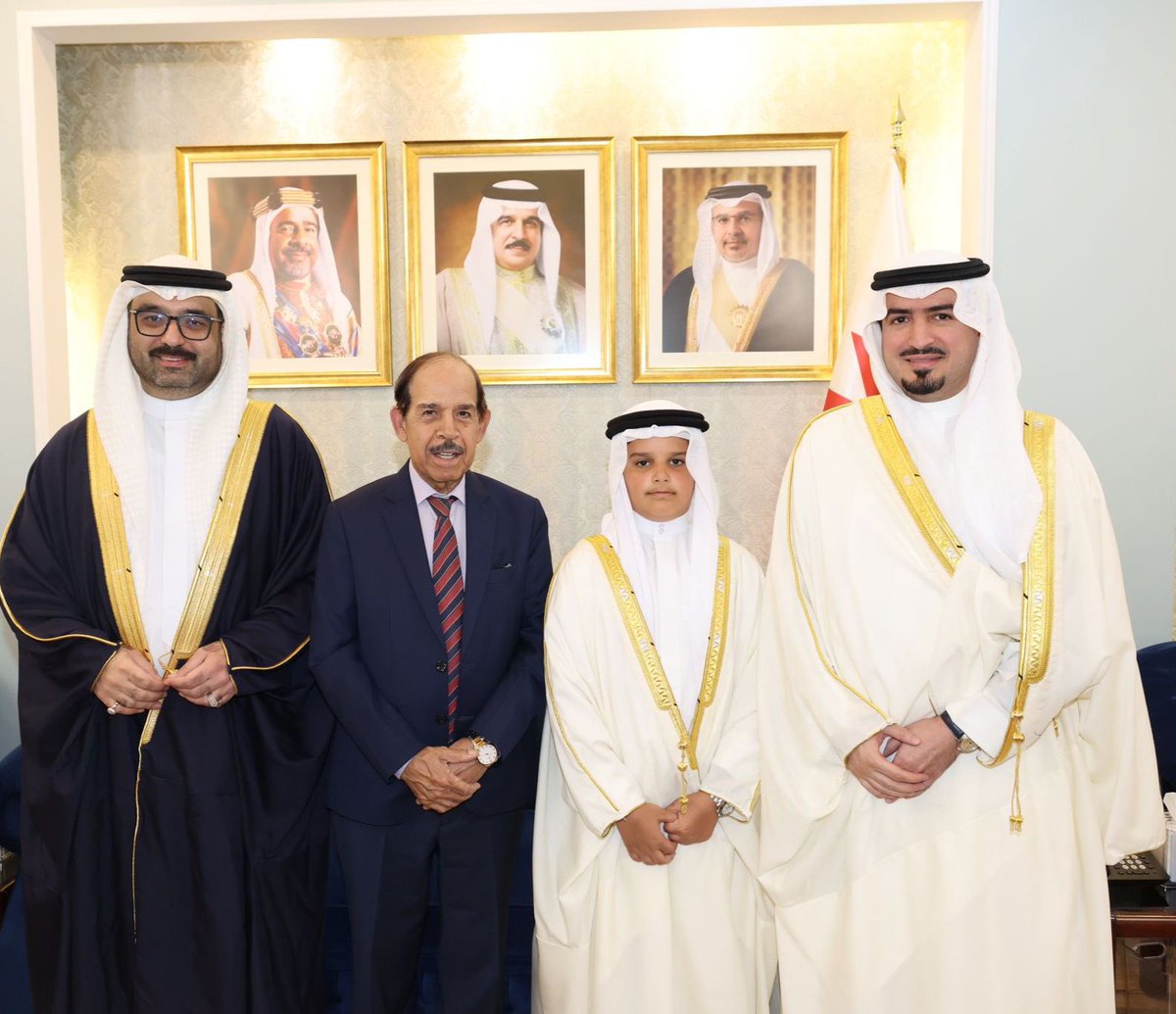 CG_Bahrain's tweet photo. ونوه ضيوف المجلس بما تشهده المملكة من انتظام الحياة العامة وعودة الحراك إلى مستوياته الطبيعية، وما يعكسه ذلك من ثقة راسخة بما تتمتع به البحرين من أمن واستقرار وقدرة على مواصلة مسيرتها التنموية، مشيدين في الوقت ذاته بالحراك السياحي اللافت الذي تشهده المملكة خلال عطلة عيد الأضحى. https://t.co/WRflZ5iTfX