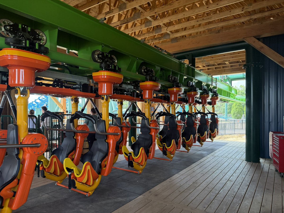 TPArchive's tweet photo. We’re at the opening of Flying Fox at @KentuckyKingdom! https://t.co/TwKXIXkahk