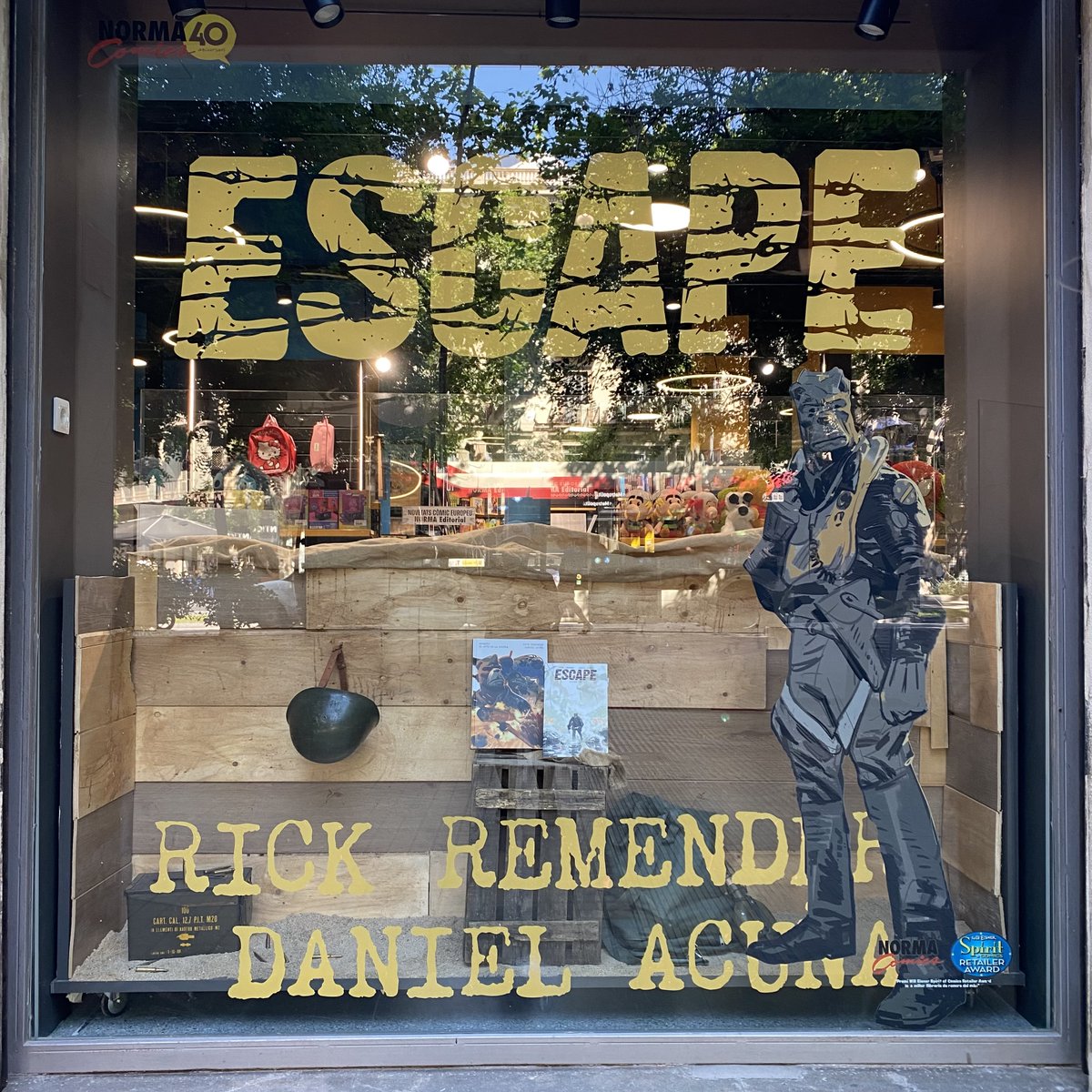NormaComics's tweet photo. ¡Tenemos nuevos escaparates de la mano de @NormaEditorial! Están dedicados a:

✨ FRIEREN de Kanehito Yamada y Tsukasa Abe
🦇 DRÁCULA de Bram Stoker interpretada por Georges Bess
💣 ESCAPE de Rick Remender y Daniel Acuña

¡Han quedado de maravilla, ven a visitarlos! https://t.co/Ldh8PurlJC