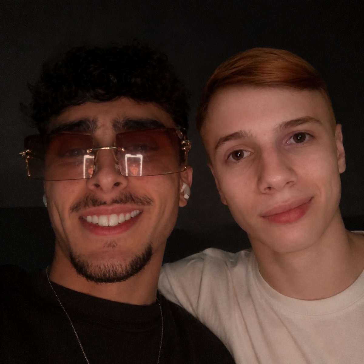 decptve's tweet photo. Some fella wanted a picture with me last night https://t.co/7mWRf45v7H