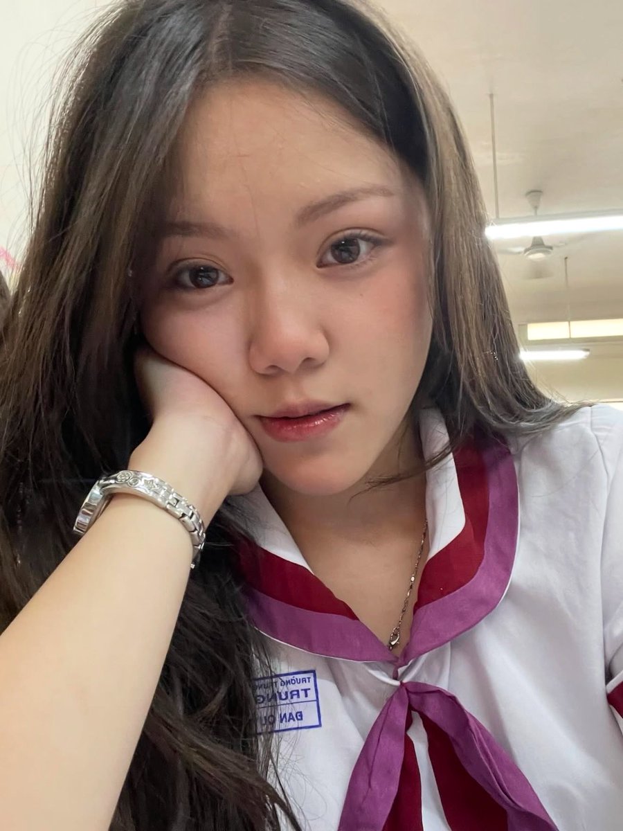 emquynhmayxa's tweet photo. Cổ tròn 18 ùi nhe https://t.co/RNMvrQk1WQ