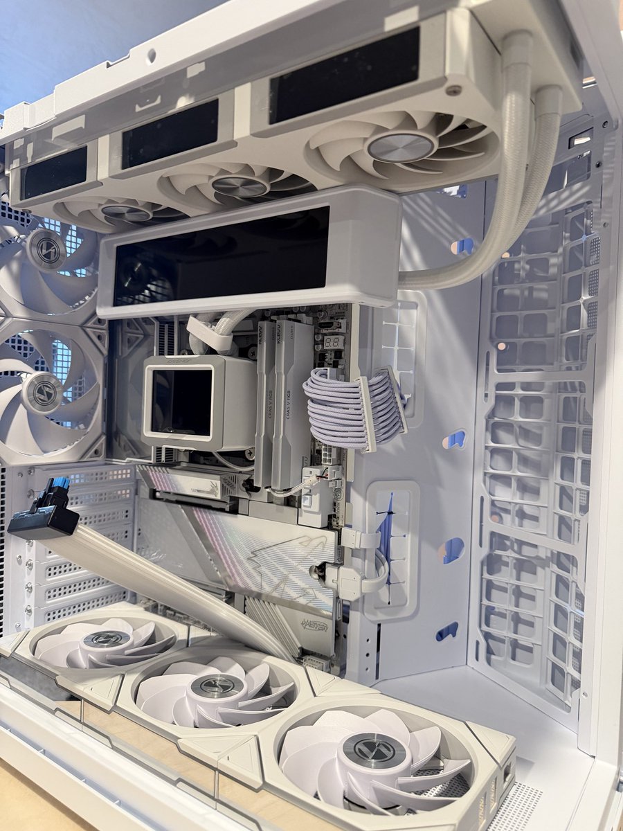 LuxvibePc's tweet photo. POV: finally building my own white dream PC ๐ค
Aigo case. Jonsbo cooling. Clean cable management. Pure vibe. โจ
Stay tun
Built by @LuxvibePC
DM for your custom setup ๐
#luxvibepc #whitepc #custompc #pcbuild #gamingsetup #aigo #jonsbo #pcmasterrace #cleanbuild #setupgoals https://t.co/FtCwMg7wi6