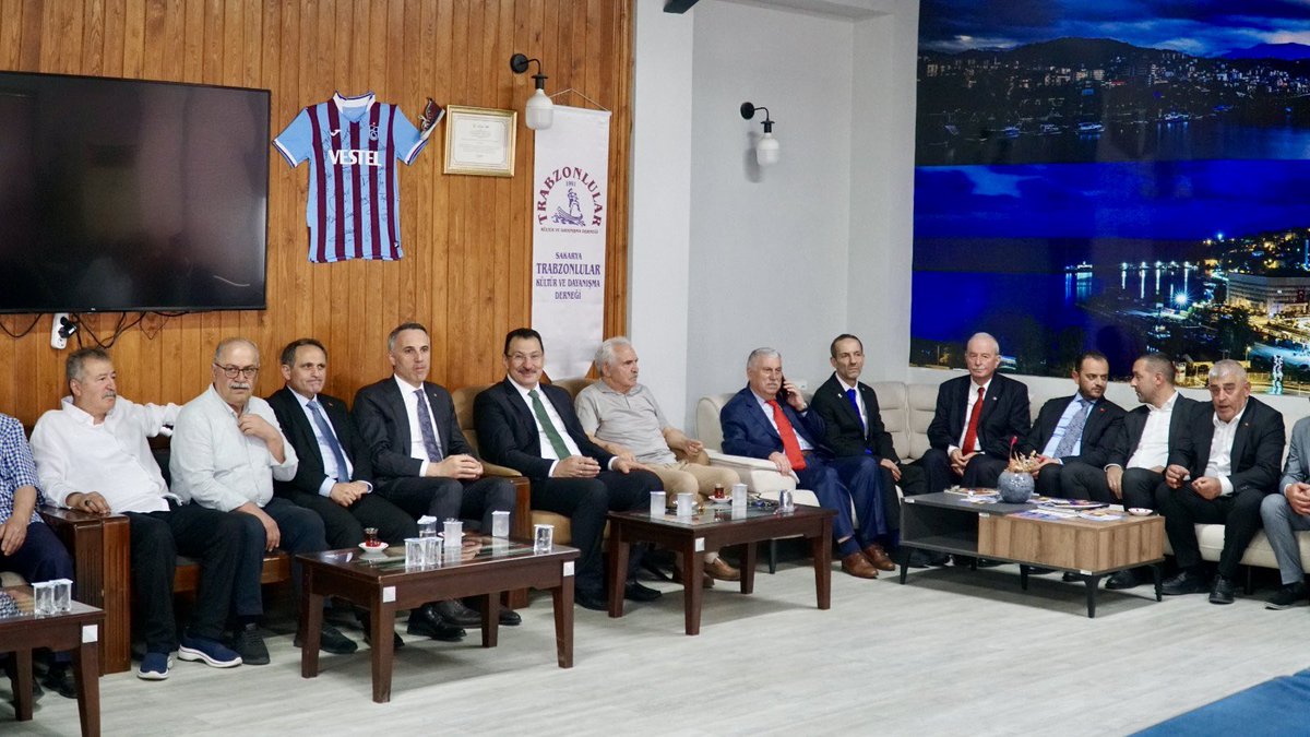yunustever's tweet photo. Sakarya Trabzonlular Kültür ve Dayanışma Derneği tarafından düzenlenen bayramlaşma programına Genel Başkan Yardımcımız Sayın Ali İhsan Yavuz ve MKYK Üyemiz Sayın Abdurrahman Akyüz ile birlikte katıldık. 

Huzur ve kardeşlik coğrafyası Sakarya’mızın daha güzel yarınları için hep birlikte çalışmaya ve hizmet üretmeye gayret ediyoruz. Dernek Başkanımız Dr. İsmet Kartal’a ve değerli üyelerine misafirperverlikleri için teşekkür ediyorum.

Rabbim birlik ve beraberliğimizi daim eylesin.
#HayırlıBayramlar