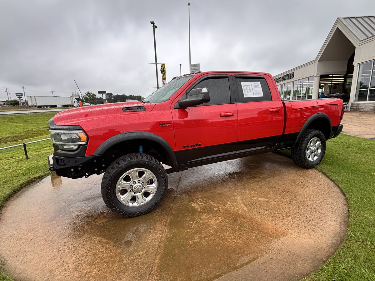 thepoint941's tweet photo. Jeff is on the road today, broadcasting from Chris Crain’s Big Lot, just off the Alcoa Road exit in Benton. Here till 3. https://t.co/iL4vosahjJ