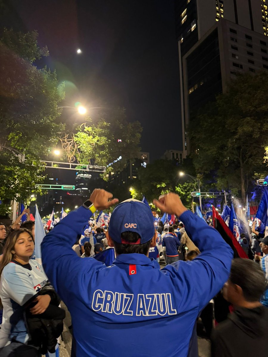 vicfermoon's tweet photo. @CruzAzul Desde en ángel https://t.co/sRYdgO7tRC