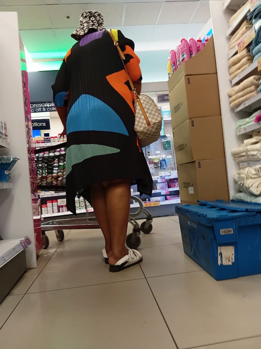 Down The Skirt tweet media