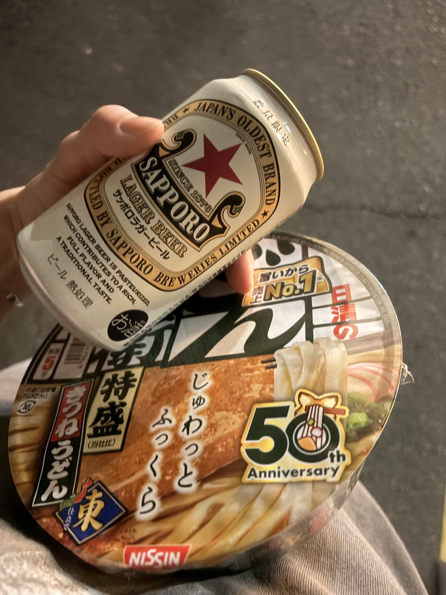 moe_bmh's tweet photo. 本日はアイドル様のリハでした🫶
可愛い空間から帰宅してどん兵衛空間へ

連日同じコンビニでどん兵衛買ってて
ちょっと恥ずかしい
今日は赤星ちゃんと🫶🫶🫶 https://t.co/NXH0xcHVR5
