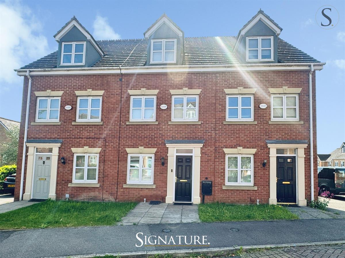 JohalsProperty's tweet photo. New to market - 3 Bed Terraced House, Shipman Road, Leicester, £1,395pcm. View details: https://t.co/gSNIOGiKb1 https://t.co/LGuGVwPraj