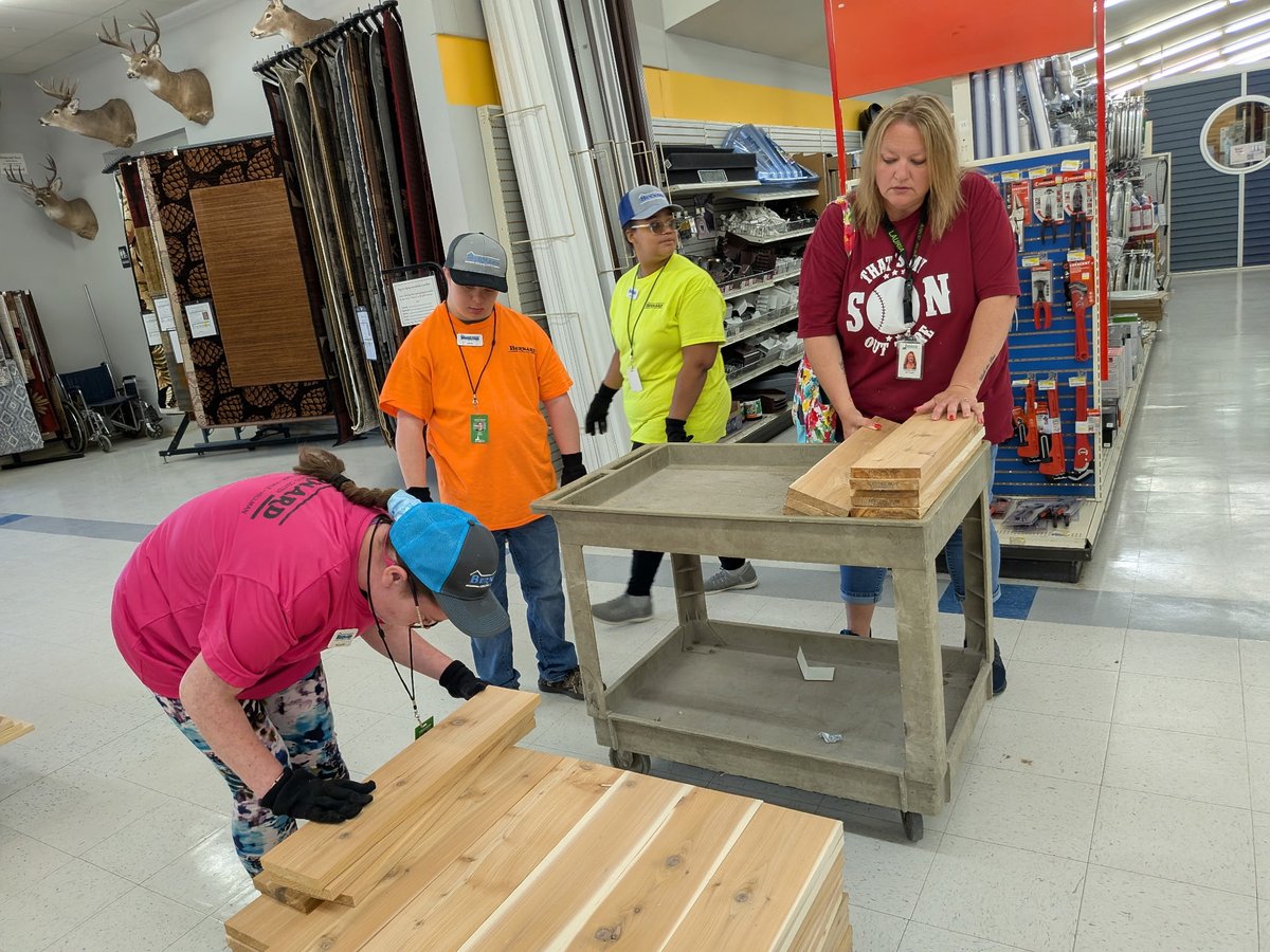 BernardBuilding's tweet photo. Last morning shift of the season for the Iosco RESA students who help us out in the #Hale store. They've been such a huge help and a fun crew to work with! It's going to be a long summer without them. Thanks so much, guys. We appreciate all you've done for us! https://t.co/qP2Yorr00S