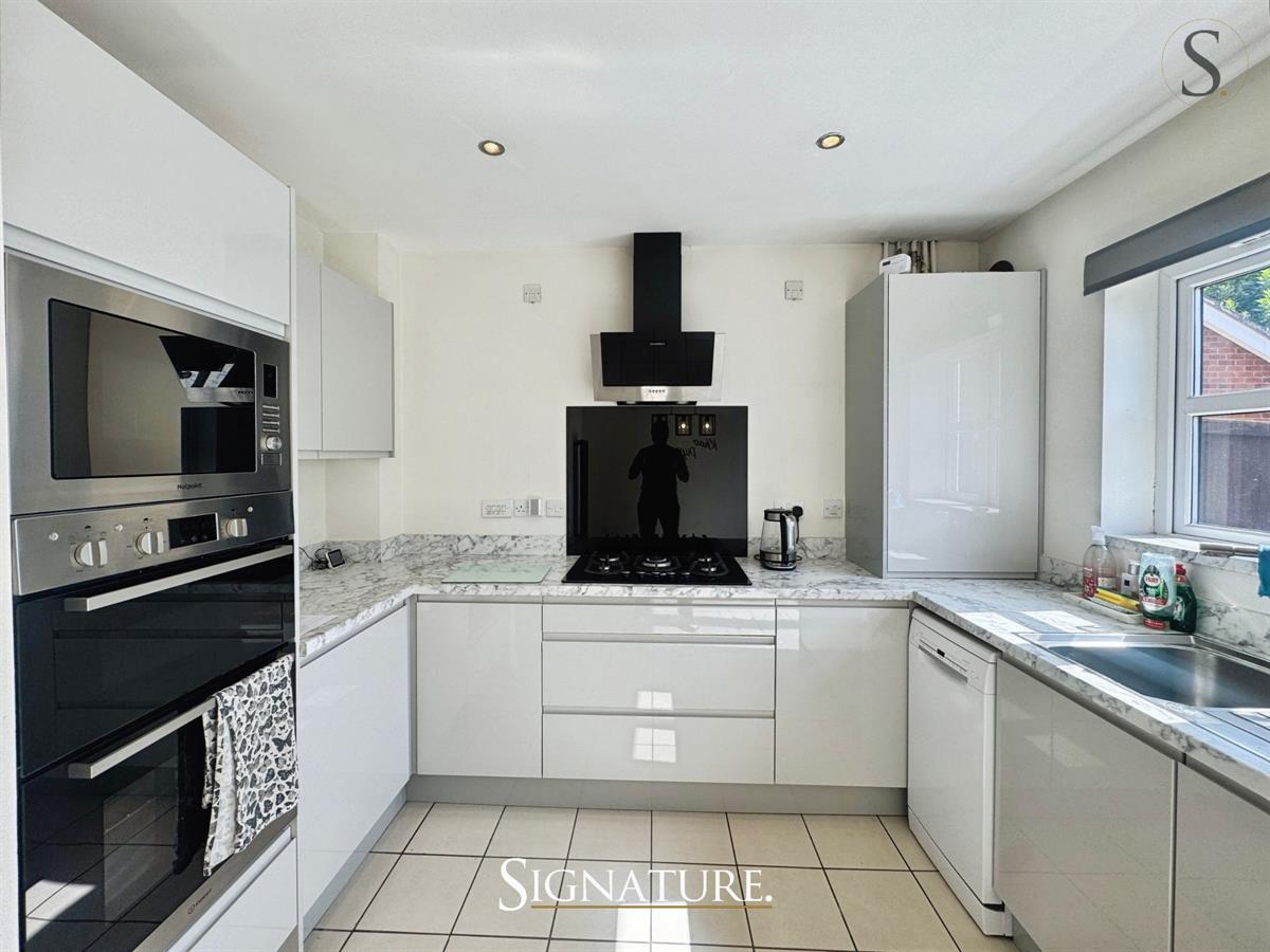 JohalsProperty's tweet photo. New to market - 3 Bed Terraced House, Shipman Road, Leicester, £1,395pcm. View details: https://t.co/gSNIOGiKb1 https://t.co/LGuGVwPraj