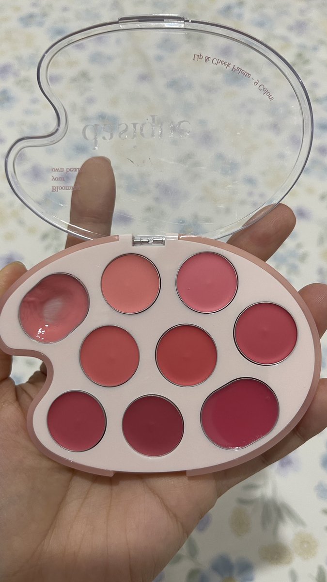 pyoopyoo16's tweet photo. PRELOVE

Eyeshadow Romand Bare Layer Palette 01 Apricot Mood

Dasique Mood Painting Lip n Cheek Palette
02 Coral Coloring
03 Pink Coloring

https://t.co/UVk4SlZUIJ https://t.co/x9A3xYo9BT