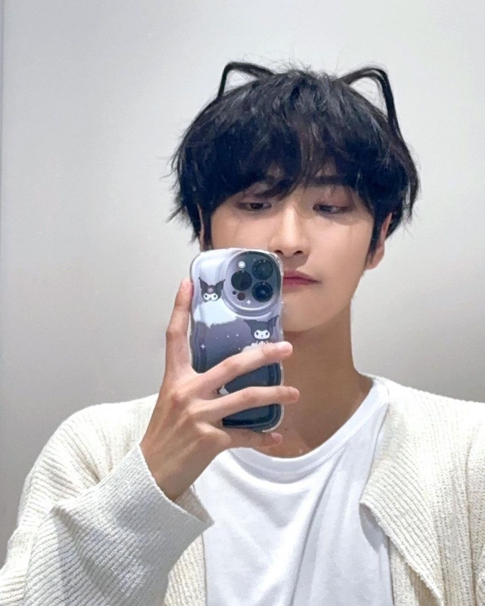 TDCATZ's tweet photo. it’s a kitty-incidence 

#TAEHYUN #SEONGHWA https://t.co/jYAxiMIVS4