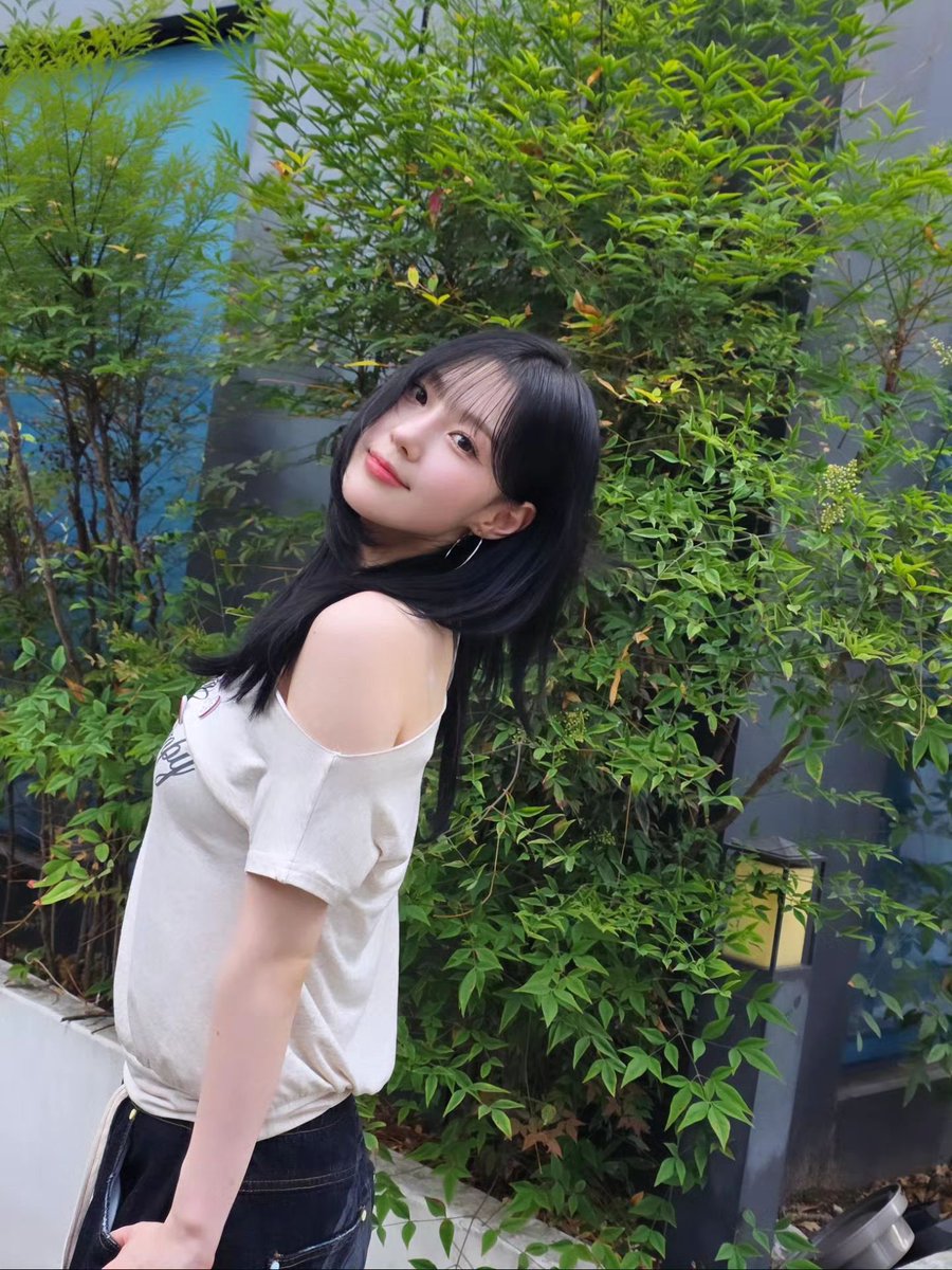 kmchlve's tweet photo. 흑발진짜천사같다............. https://t.co/eS9sB4qErc
