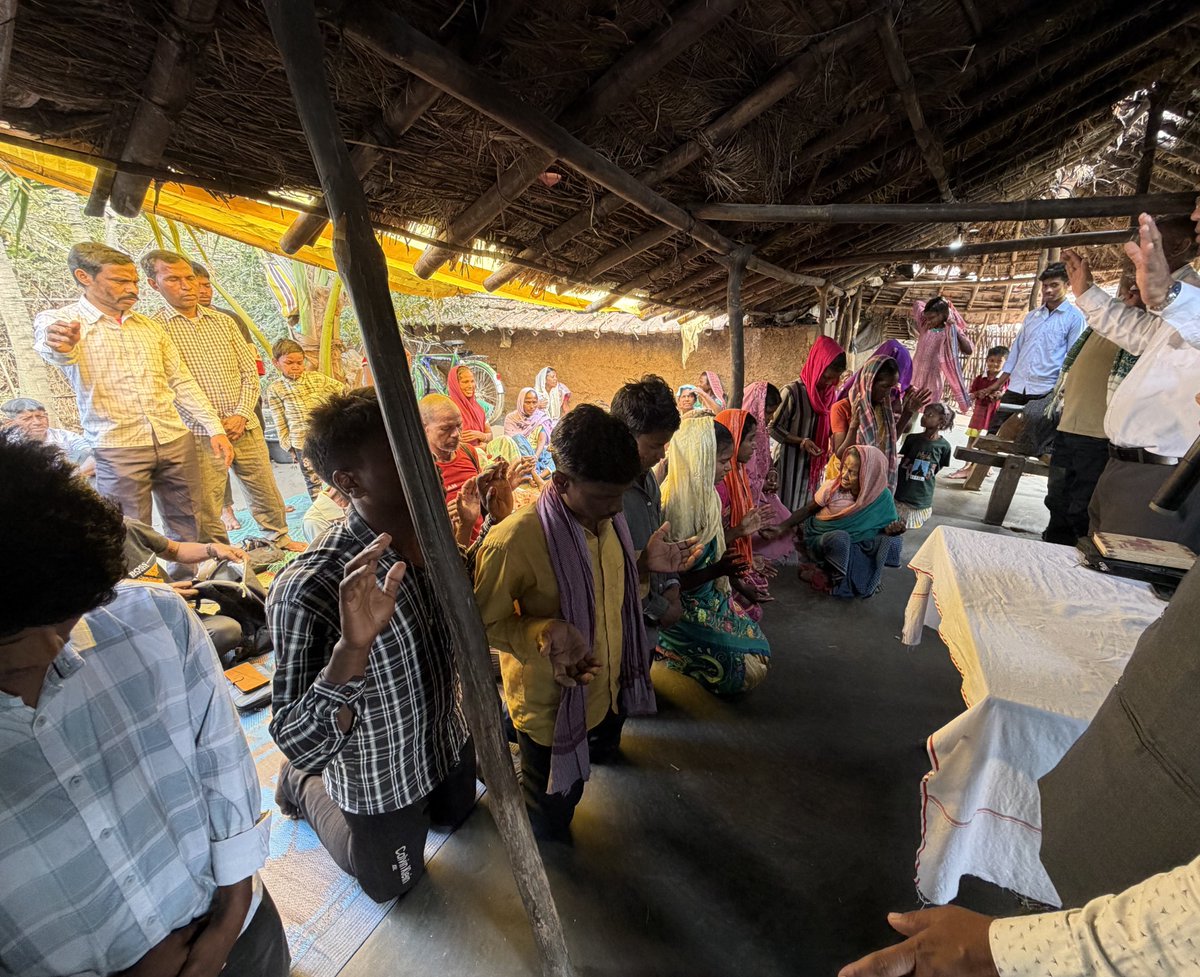 Hopegivers_Intl's tweet photo. “Where two or three gather in My name, there am I with them.” — Matthew 18:20

Join the mission today:
https://t.co/jIaIbeSMWY

#Hopegivers #JesusChrist #Prayer #Worship #FaithInAction #IndiaMinistry #ChristianMission #HopeInChrist #Matthew1820 https://t.co/pD6s0VTJ3F