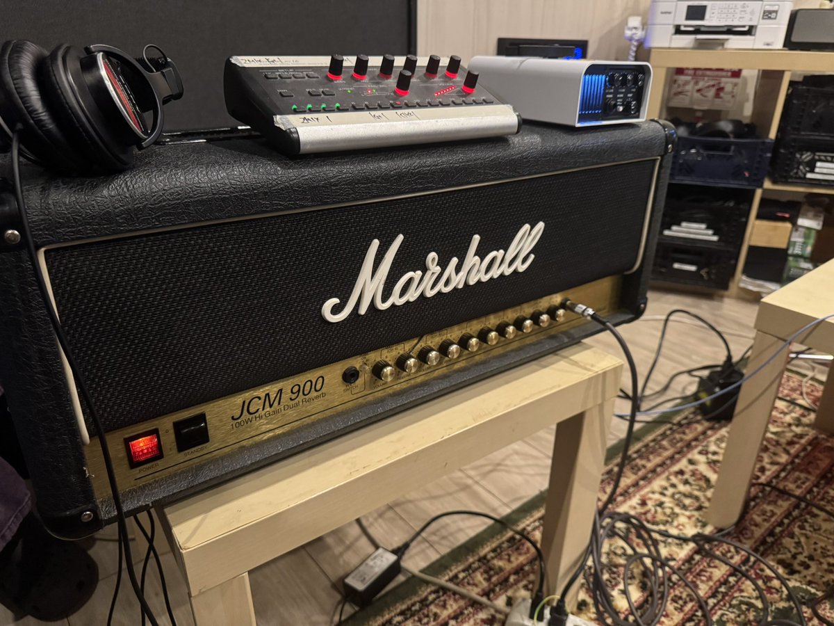 2269ro's tweet photo. Re:Flame、録音任務完了✅

必要最低限の機材、レスポールと使い慣れてる900とタコのIRので🎸

個人的に自宅での宿題も見つけられました。録り音はとても気に入っていて自分の大好きな明るいMarshalサウンドになってます😁 https://t.co/zeOlhFMGeJ