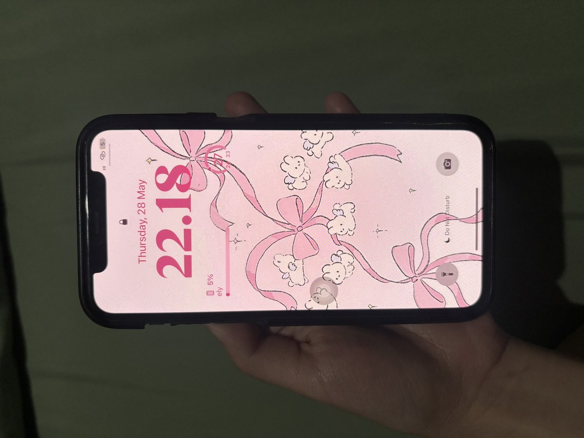 miloclra's tweet photo. wts iphone 11 pro ex inter 256gb midnight green 

- imei bisa 
- ada dent deket kamera, tapi dipake foto masih jernih
- retak di belakang tempered glass 
- bh 70% (service) pemakaian 100% - 0 kurang lebih 6 jam 
- bonus free case
dm for more details 
2.5 negotiable https://t.co/yiiKA9zSAw