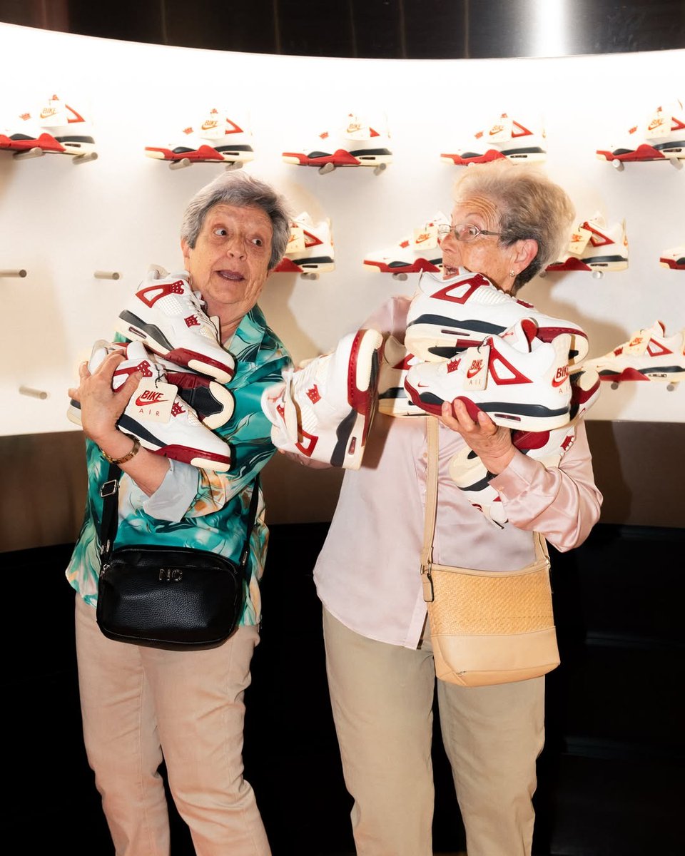 ModernNotoriety's tweet photo. The grannies returned for the "Brick After Brick" 4s 😂 https://t.co/1vM13GC1Oo
