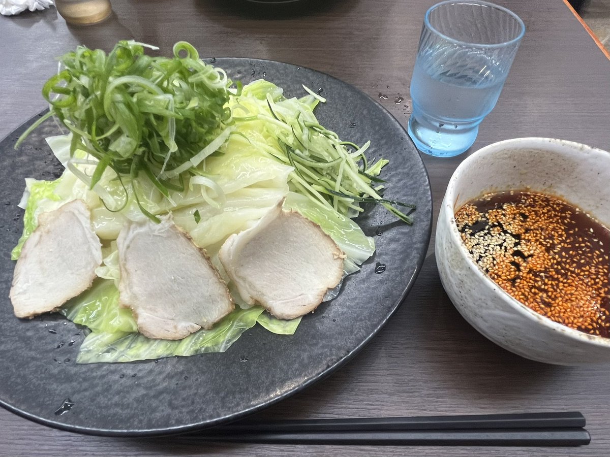 gnk100x's tweet photo. 広島来て美味いしか言ってない。全部美味すぎる。あとどこいってもせんじがらあって最高。 https://t.co/g5YaHYl6tS