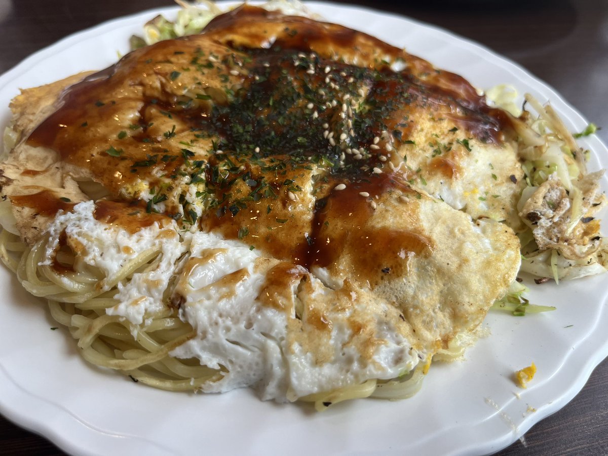 gnk100x's tweet photo. 広島来て美味いしか言ってない。全部美味すぎる。あとどこいってもせんじがらあって最高。 https://t.co/g5YaHYl6tS