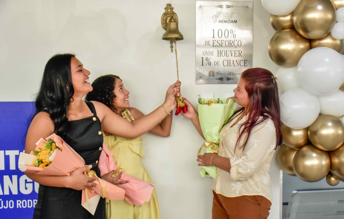 GovernodoAM's tweet photo. 3 pacientes tocaram o Sino da Cura no Hospital do Sangue e celebraram a vitória contra a leucemia no Amazonas! 🔔✨
O momento emocionante marcou esperança, superação e o fortalecimento da saúde pública com atendimento humanizado.

Cada toque no sino representa uma nova chance.❤️‍🩹 https://t.co/FkusqIBpUc