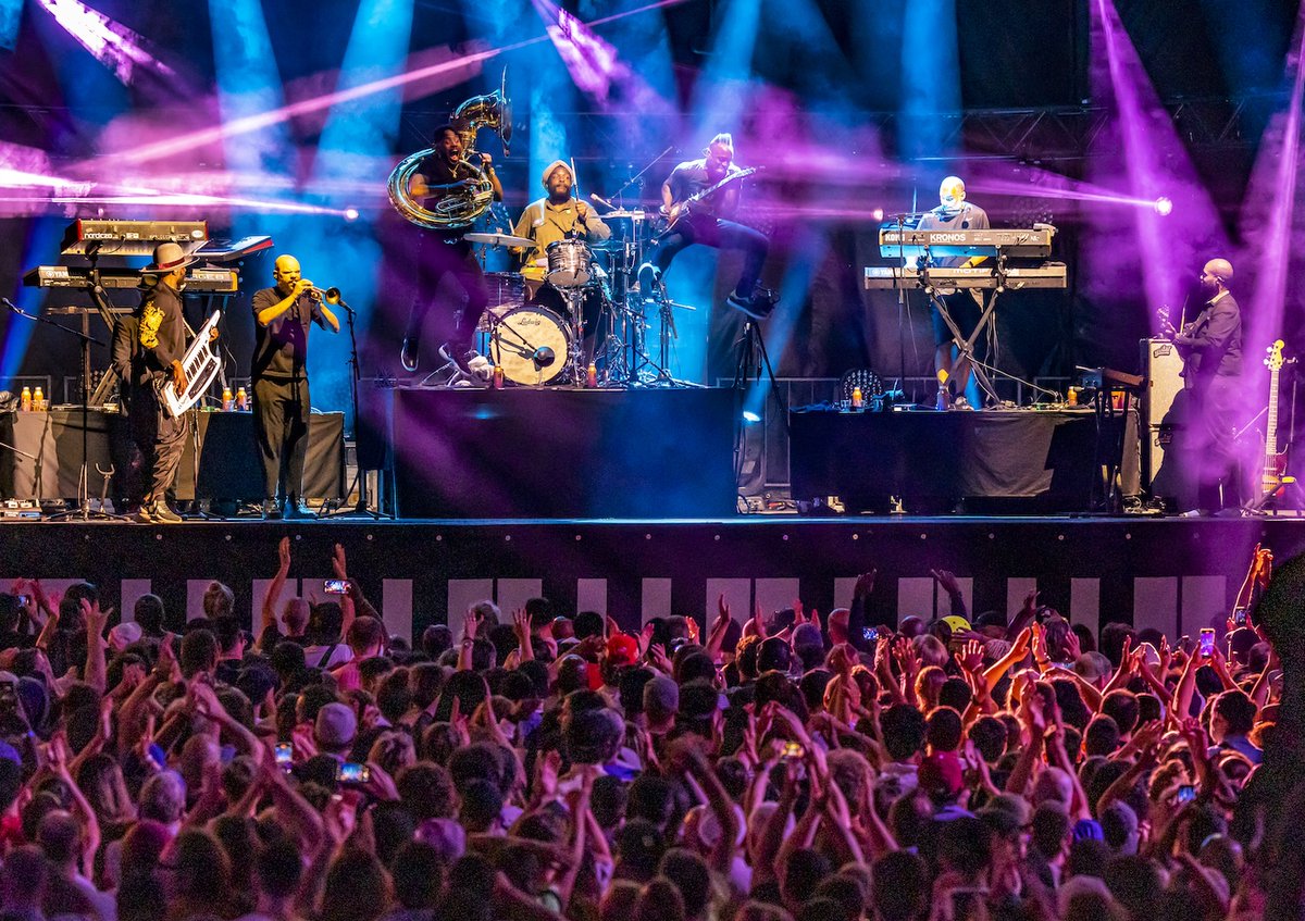 Montreal's tweet photo. The month of June in Montréal in one word?

WOW.

From stunning murals to the world's best musicians, this month is packed with creativity. 🤩

Here's everything happening this month!

🔗 https://t.co/SJ4dbEADdV

📷 @evablue #montreal #travel
