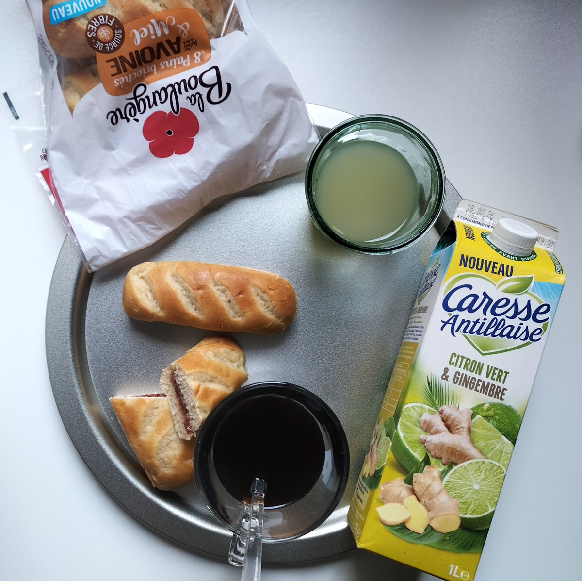 yllene69's tweet photo. Panier Tout Frais : petit déjeuner délicieux et frais !
Pains Briochés Avoine et Miel #laboulangere, moelleux à souhait, au goût légèrement miellé, quel délice,
Jus Citron Vert et Gingembre #CaresseAntillaise, tellement frais et désaltérant.
#gpcuisineactuelle26 @cuisineactuelle https://t.co/vGiF7tgXXD