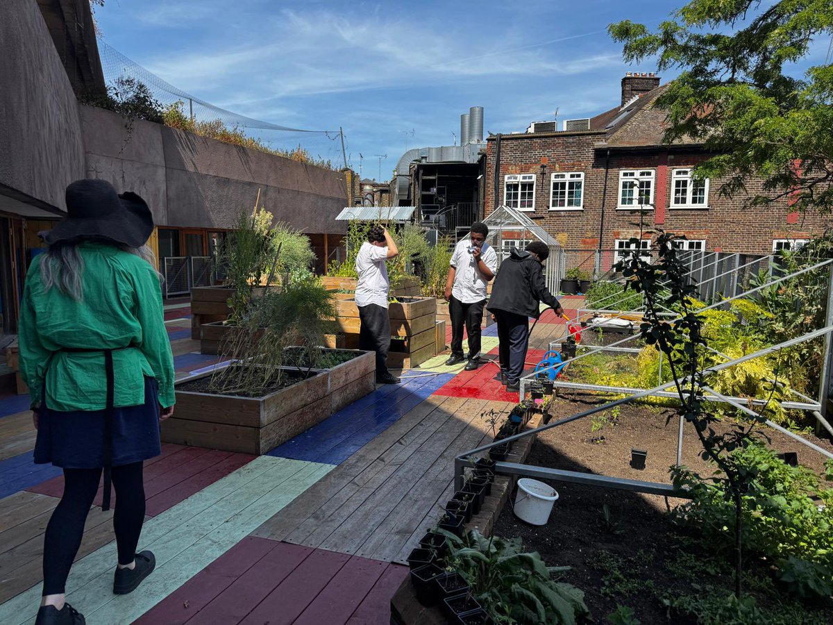 HaringeyLP's tweet photo. Another productive afternoon on the balcony of Wood Green Library with the brilliant team from #EatWoodGreen 🌱 ☀️ #ThisIsAP https://t.co/VH86bsUcB6