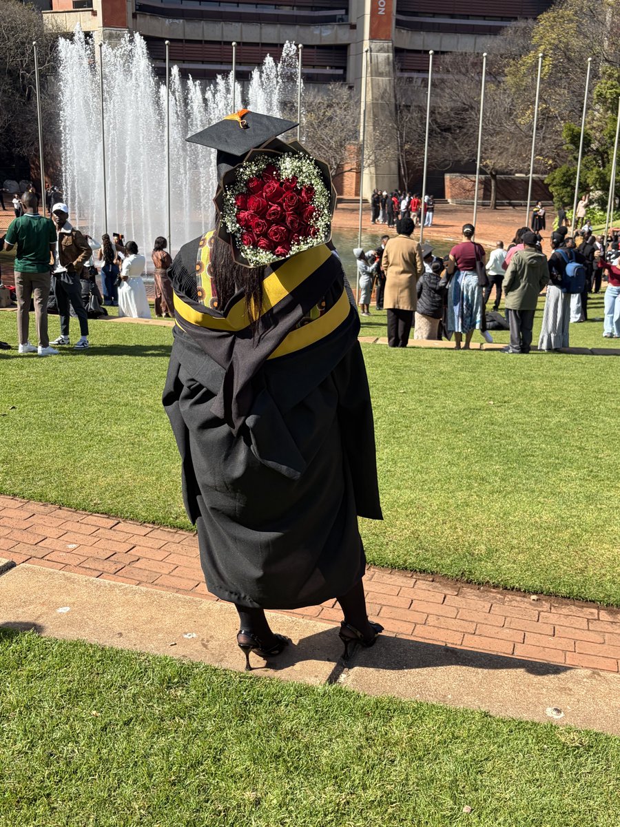 FaithMahlangu_'s tweet photo. Pirates won the league, graduated today and the internship starts next week? God is good. 🥹🫰🏼 https://t.co/Jya91CKtVy